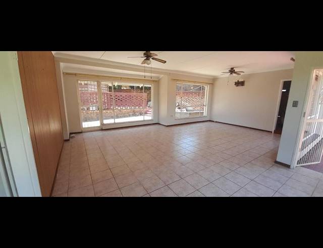 3 BEDROOM HOUSE FOR SALE IN CLUBVIEW